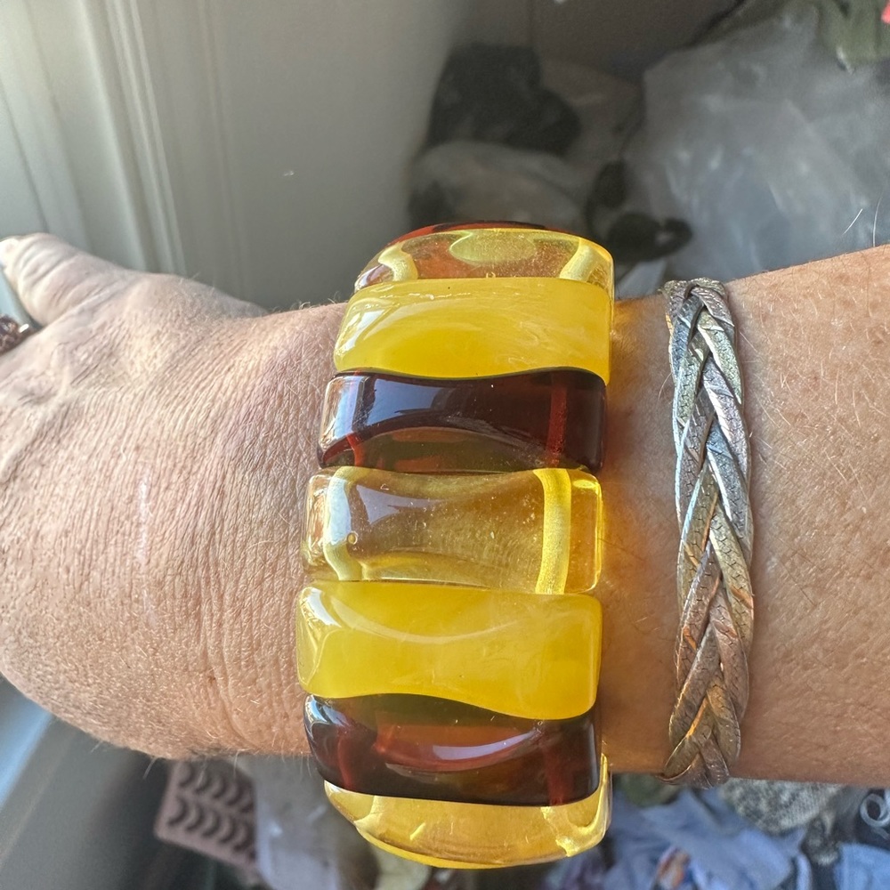 Beautiful vintage Lucite bracelets! - Picture 5 of 7